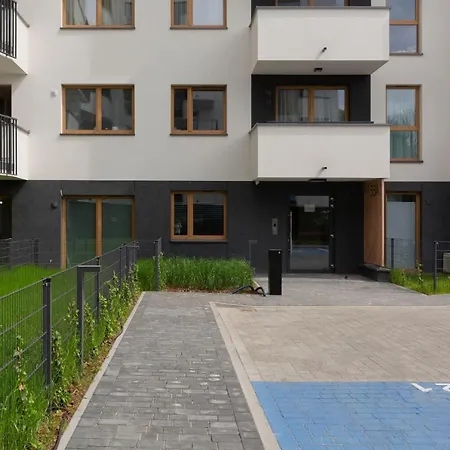 Ochota Lopuszanska By Arrenda Hotel