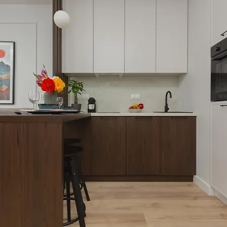 Ochota Lopuszanska By Arrenda Hotel *