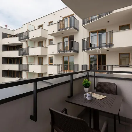 Ochota Lopuszanska By Arrenda Hotel *