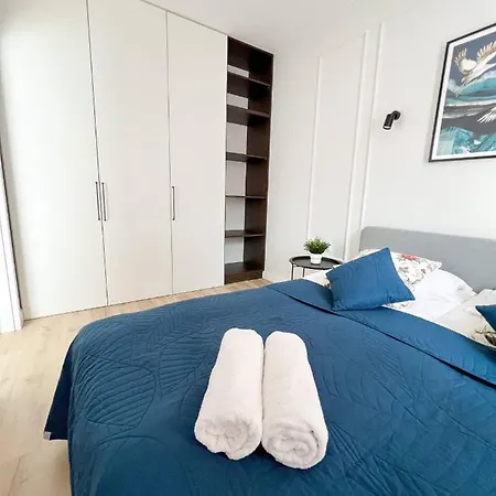 Ochota Lopuszanska By Arrenda Hotel