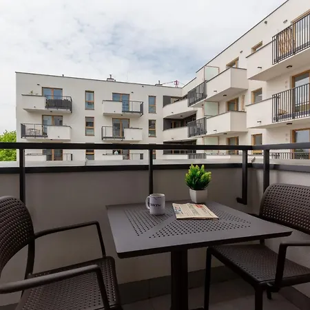 Ochota Lopuszanska By Arrenda Szálloda Varsó